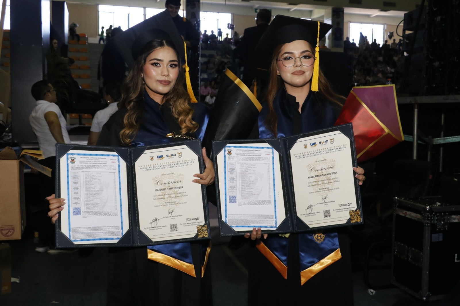 Alumnos graduados de la FCA