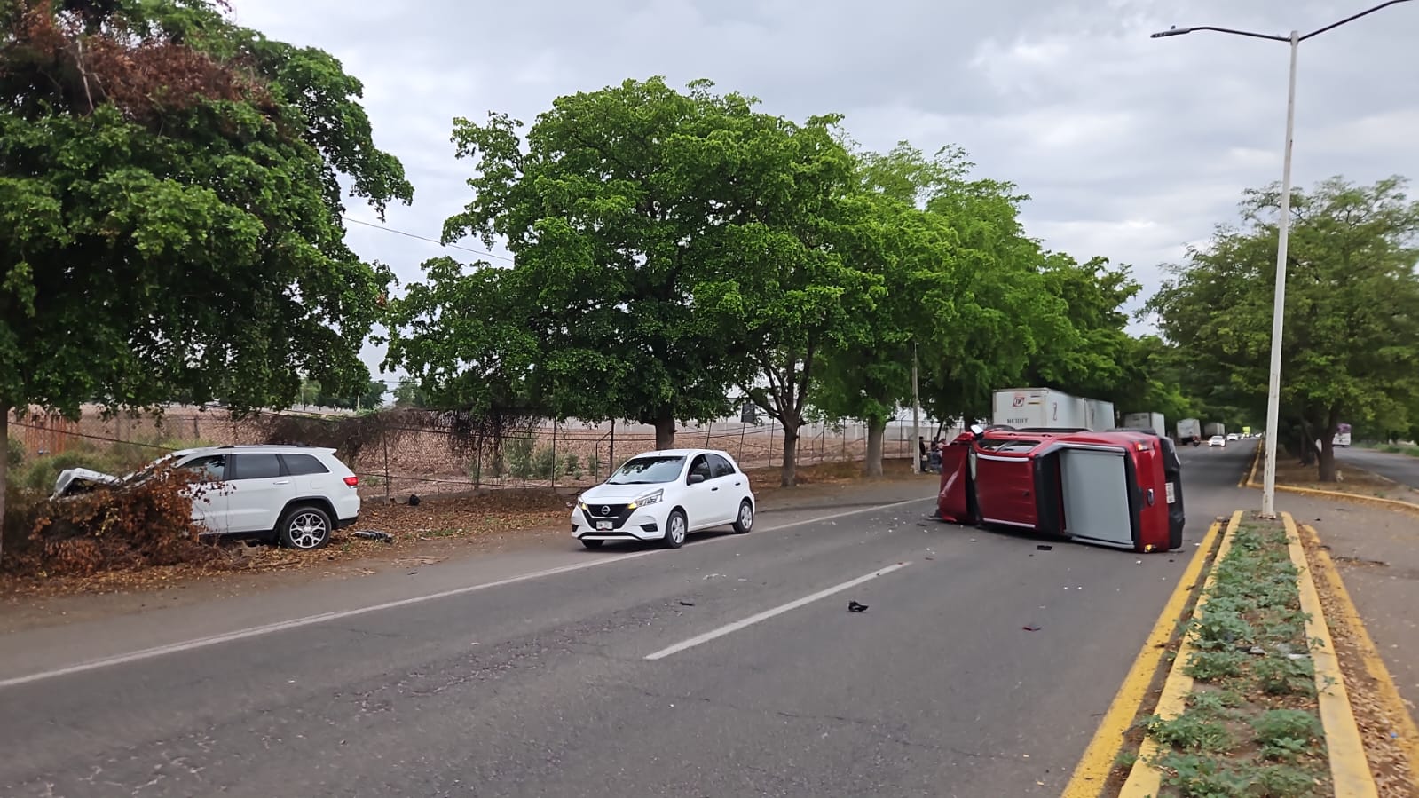 Aparatoso choque y volcadura en Aguaruto deja solo daños materiales