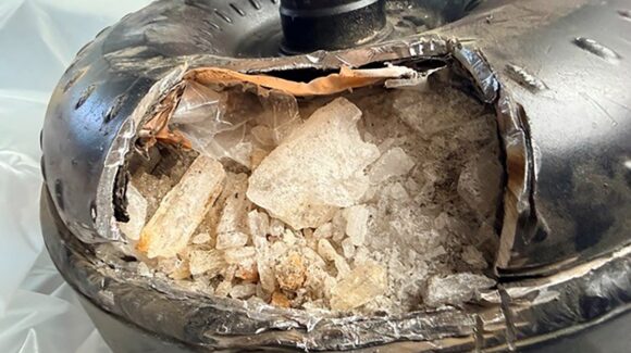 Descubren 3 kilos de presunta metanfetamina ocultos dentro de una estructura metálica en el Aeropuerto Internacional de Toluca