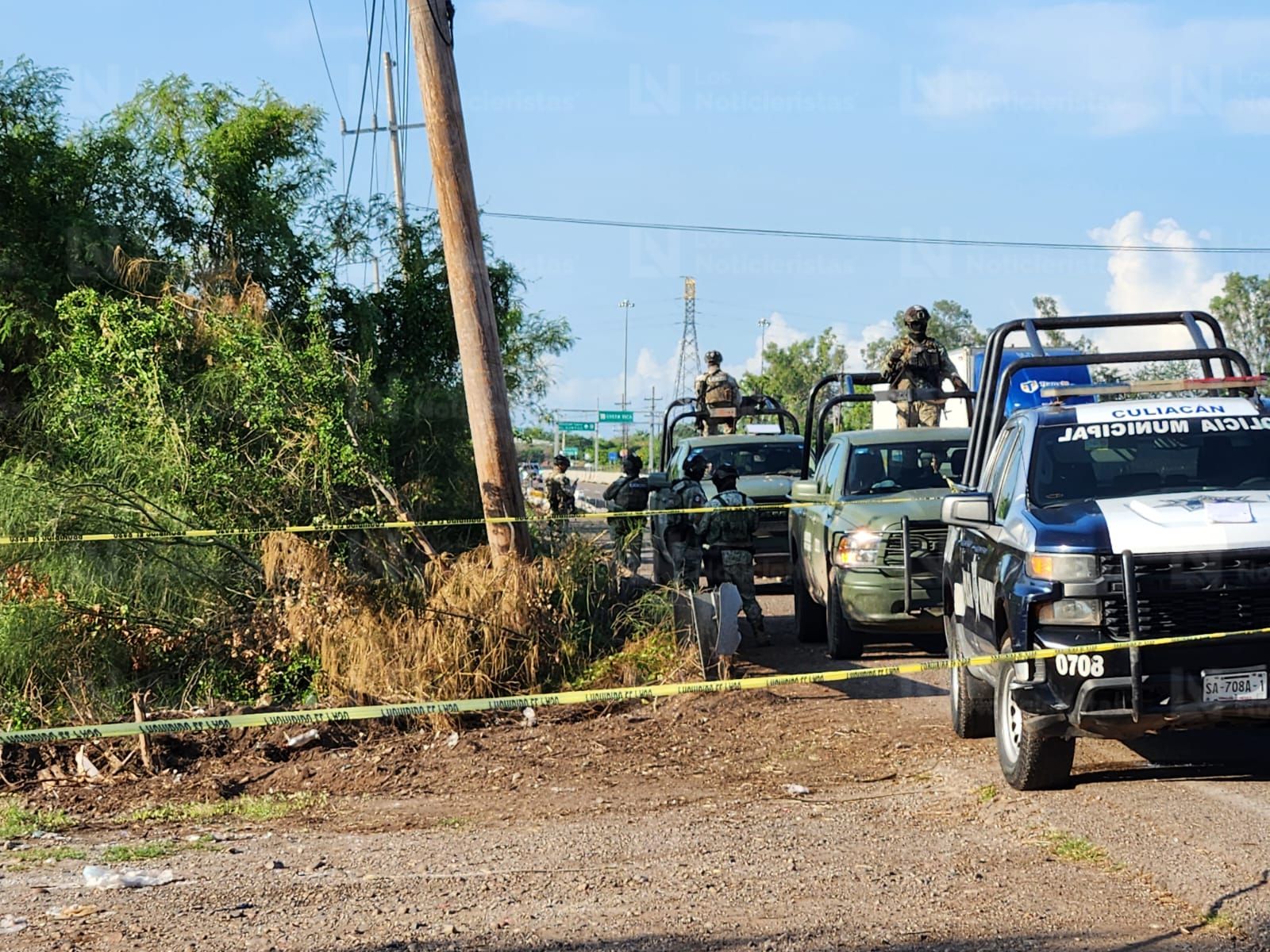 Asesinado y con mensaje localizan a un hombre a la orilla de la carretera Culiacán-Eldorado, en Costa Rica, Sinaloa