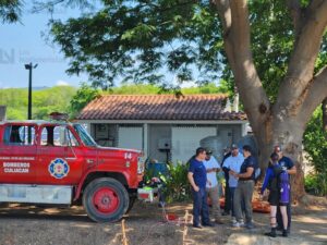 Automóvil cae al canal San Lorenzo desde el interior de La Primavera en Culiacán
