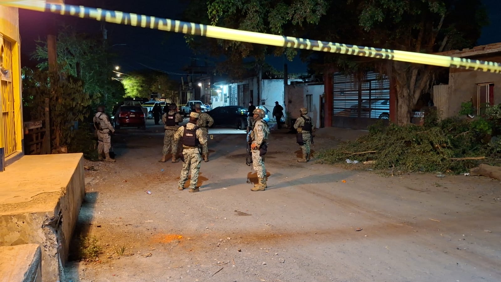 Balean automóvil en la colonia Felicidad en Mazatlán, Sinaloa