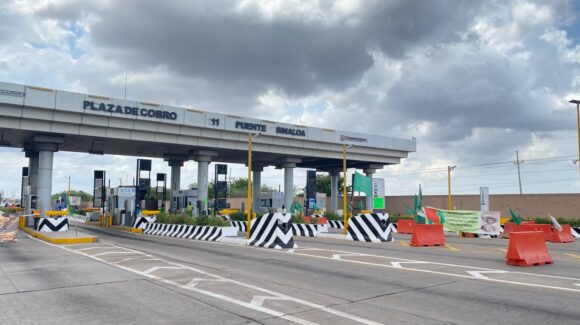 Productores temporaleros definirán este jueves si levantan plantón en Cuatro Caminos, Guasave tras reunión en Ciudad de México
