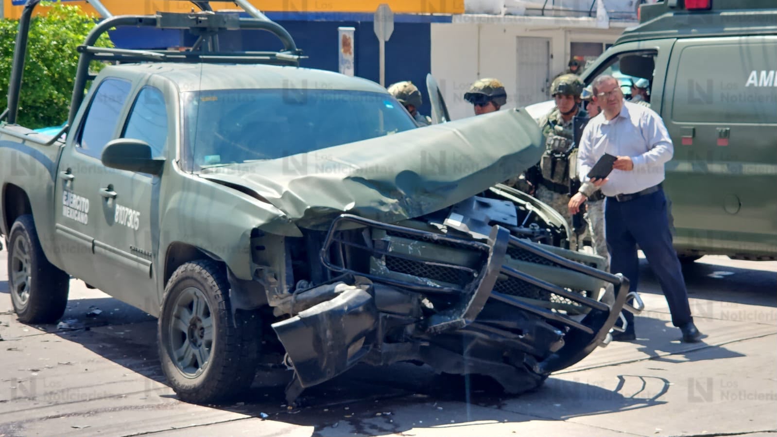 Choque entre patrulla del Ejército Mexicano y camioneta deja tres lesionados en Culiacán