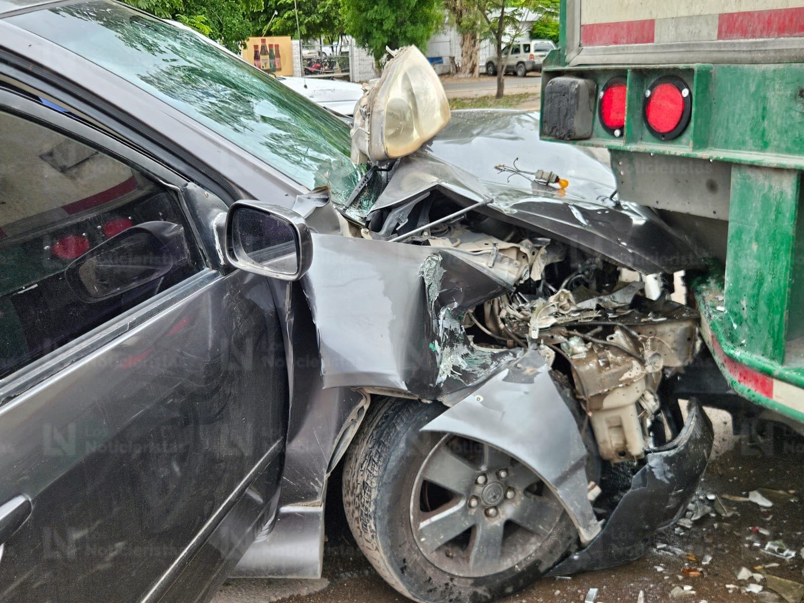 Choque por alcance deja dos lesionados leves en Bachigualato de Culiacán