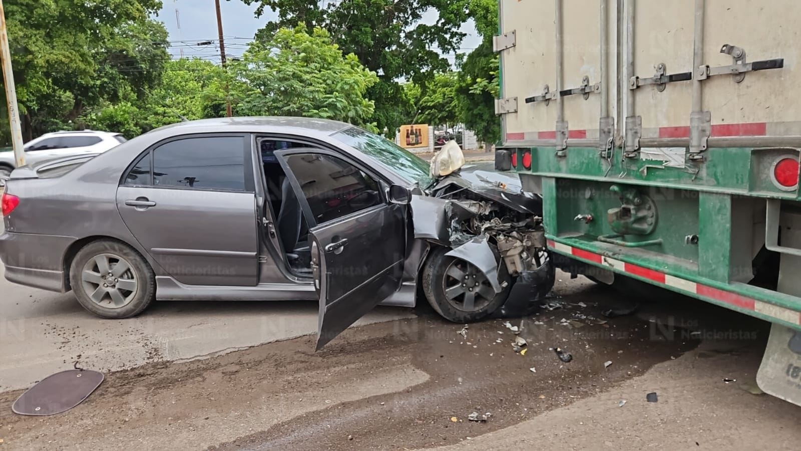 Choque por alcance deja dos lesionados leves en Bachigualato de Culiacán