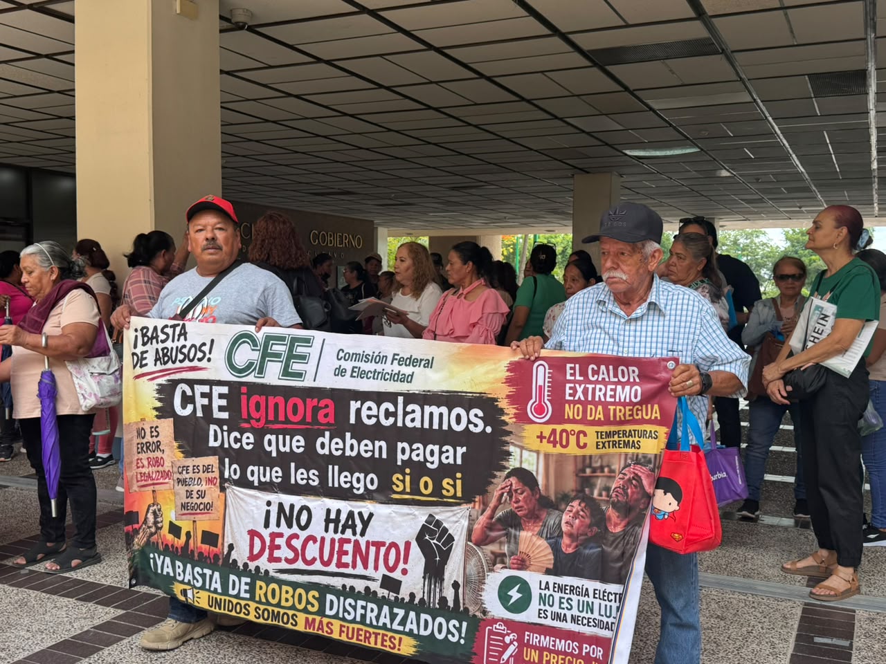 Ciudadanos se manifiestan de nueva cuenta por altos cobros de la CFE; acuerdan mesa de trabajo con el Gobierno del Estado