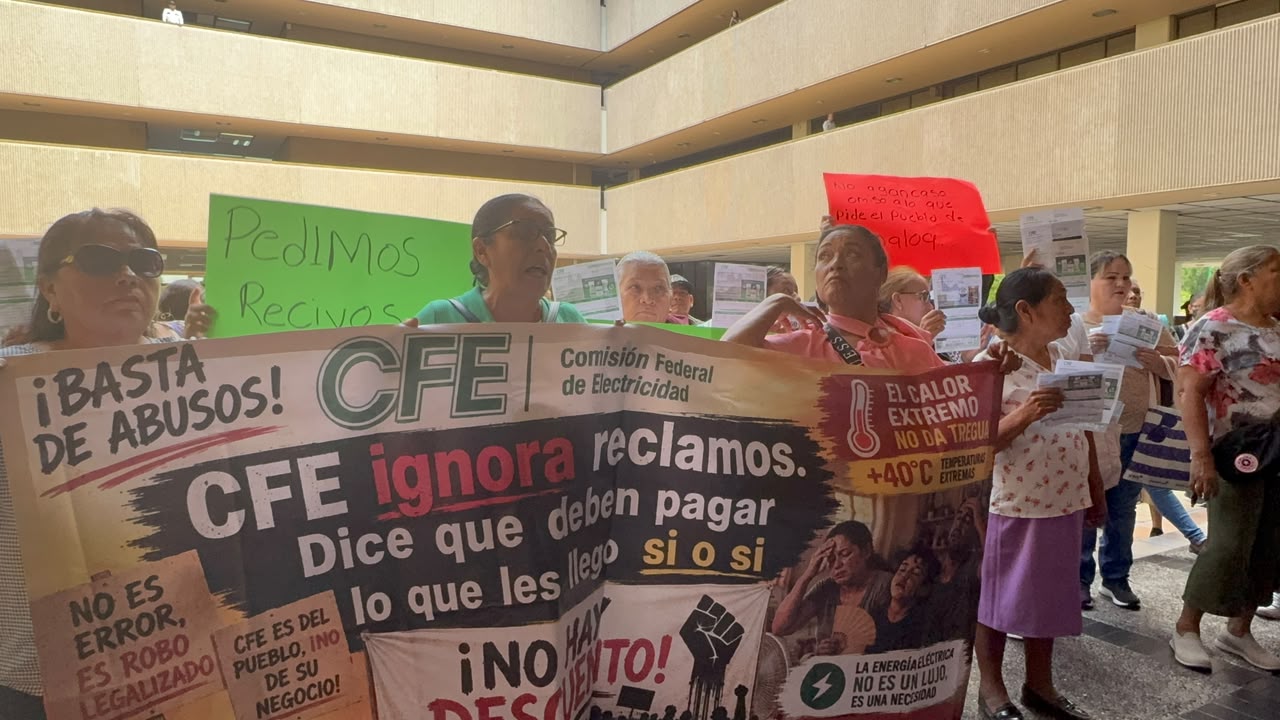 Ciudadanos se manifiestan de nueva cuenta por altos cobros de la CFE; acuerdan mesa de trabajo con el Gobierno del Estado