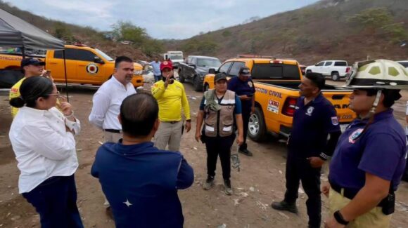 Se unen al combate del incendio en el Basurón Municipal de Mazatlán, Sinaloa ciudadanos y asociaciones; la emergencia está a punto de controlarse