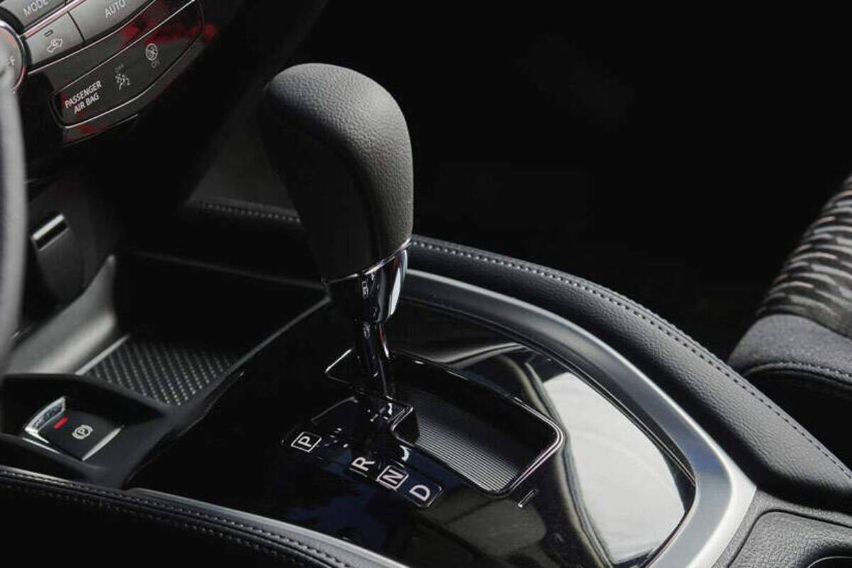 Cómo frenar con carro automático en descensos