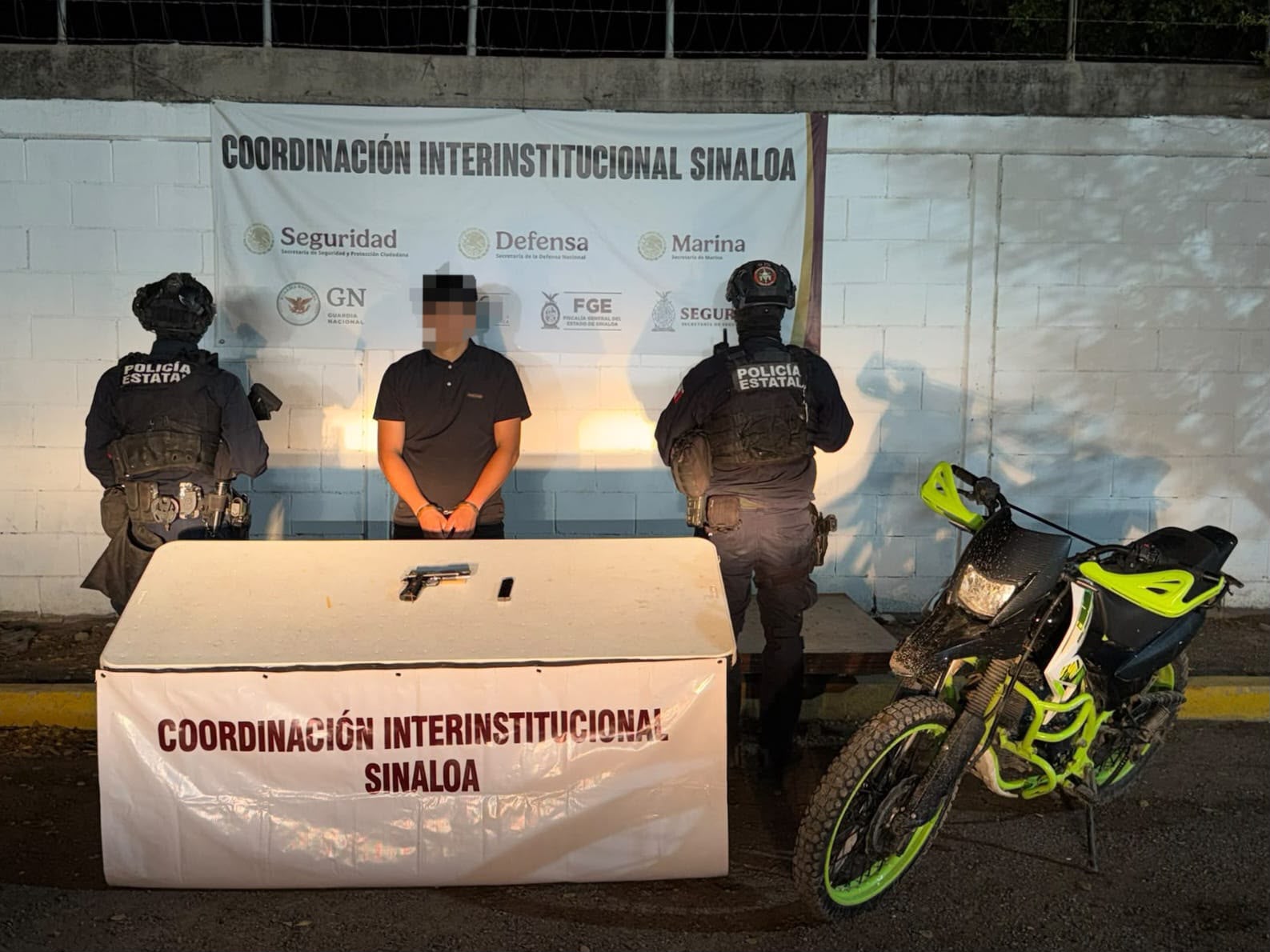 Con arma fajada, detienen a motociclista en la colonia El Barrio, en Culiacán, Sinaloa
