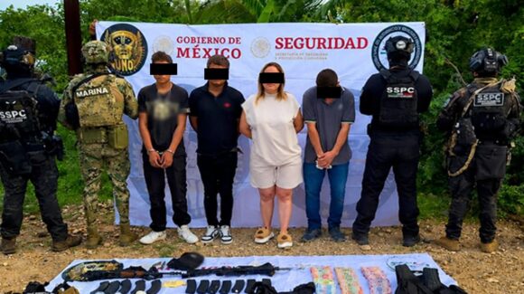 Con armas, droga y dinero, detienen a una mujer y tres hombres en Oso Viejo, Culiacán