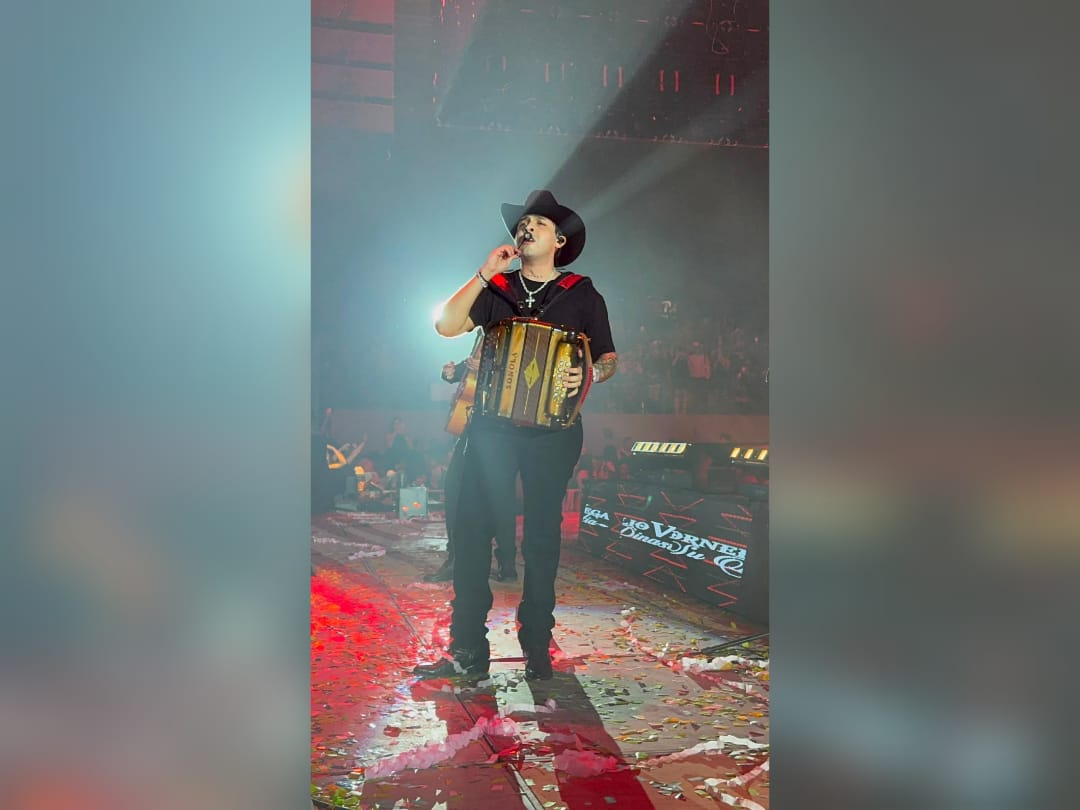 Cornelio Vega JR en concierto en Mazatlán