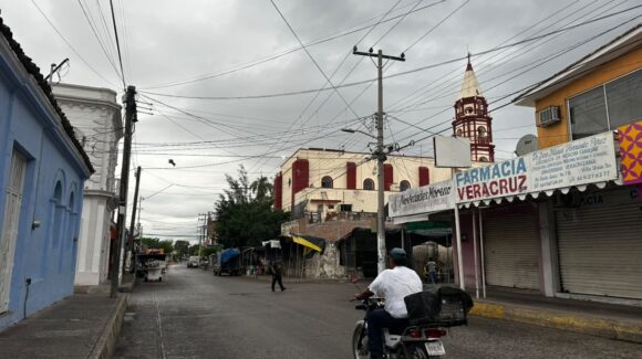 Despiertan con lluvia en Villa Unión, pero el calor de hasta 40 grados dominará este martes en Mazatlán, Sinaloa