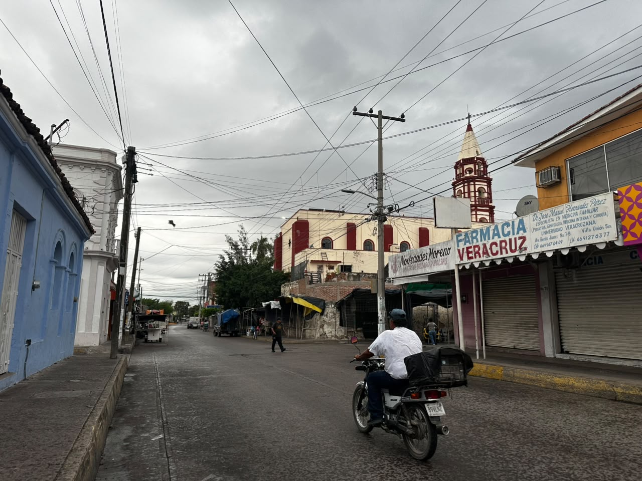 Despiertan con lluvia en Villa Unión