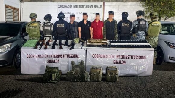 Ametralladora, granadas, droga y fusiles, lo asegurado a los 4 detenidos en departamentos del Humaya, Culiacán