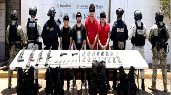 En distintas acciones en Culiacán, detienen a 4 sujetos armados, aseguran cientos de cartuchos y equipo táctico