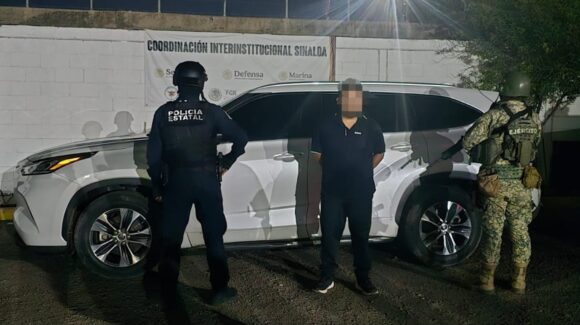 Detienen a sujeto con camioneta robada en Motel de Navolato, Sinaloa