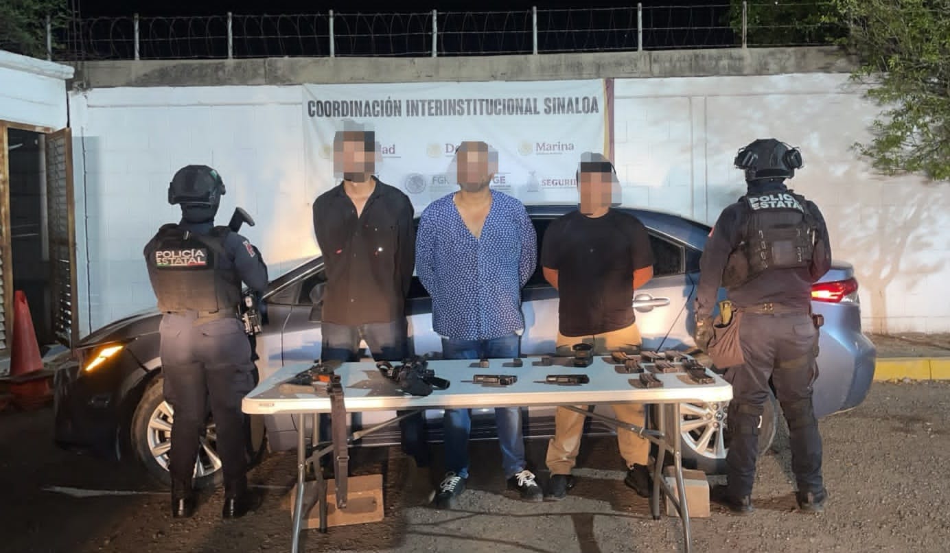 Detienen a tres hombres con armas largas, cartuchos y vehículo robado en Culiacán, Sinaloa