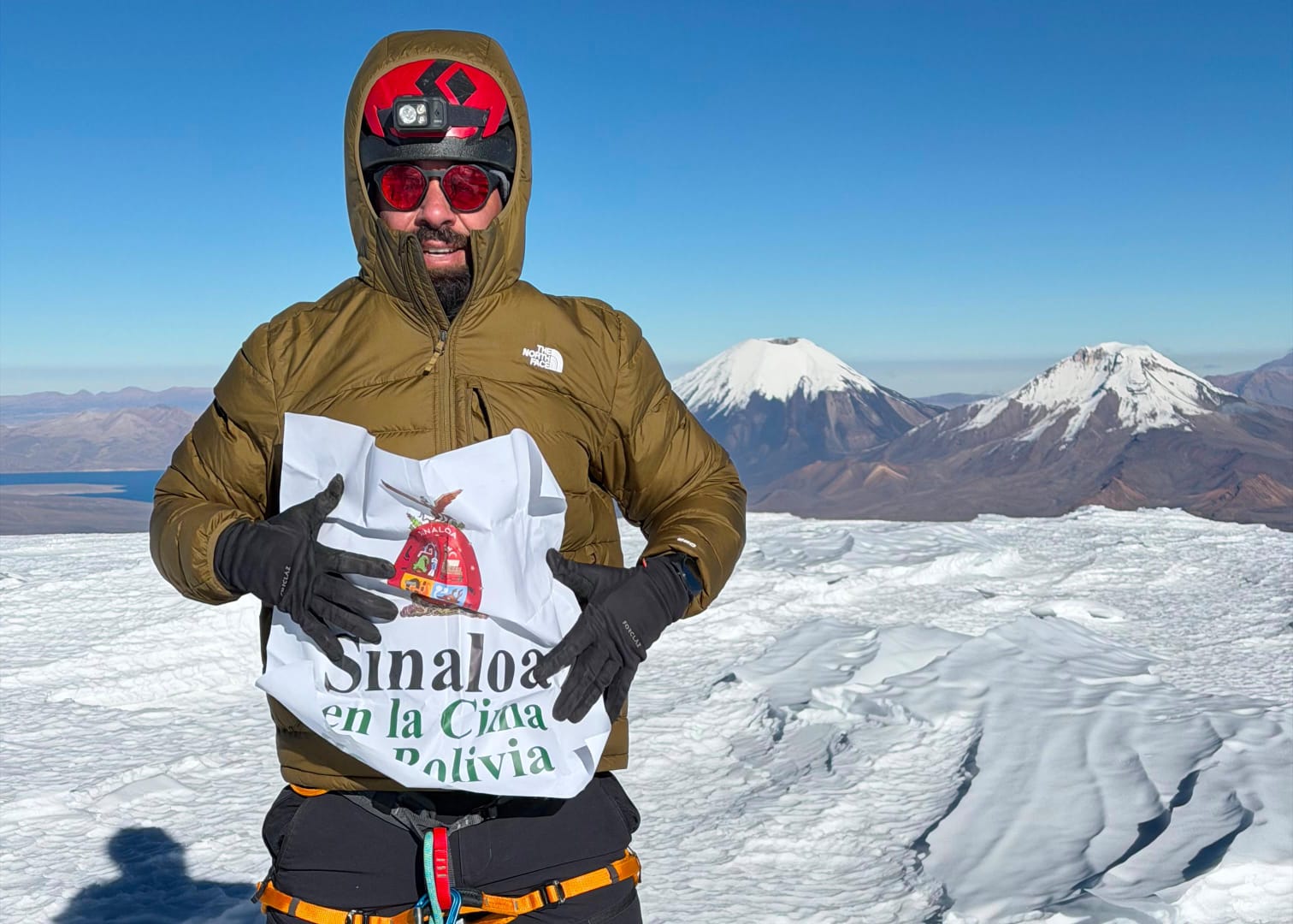 El alpinista sinaloense David Monárrez conquista Sajama, el techo de Bolivia