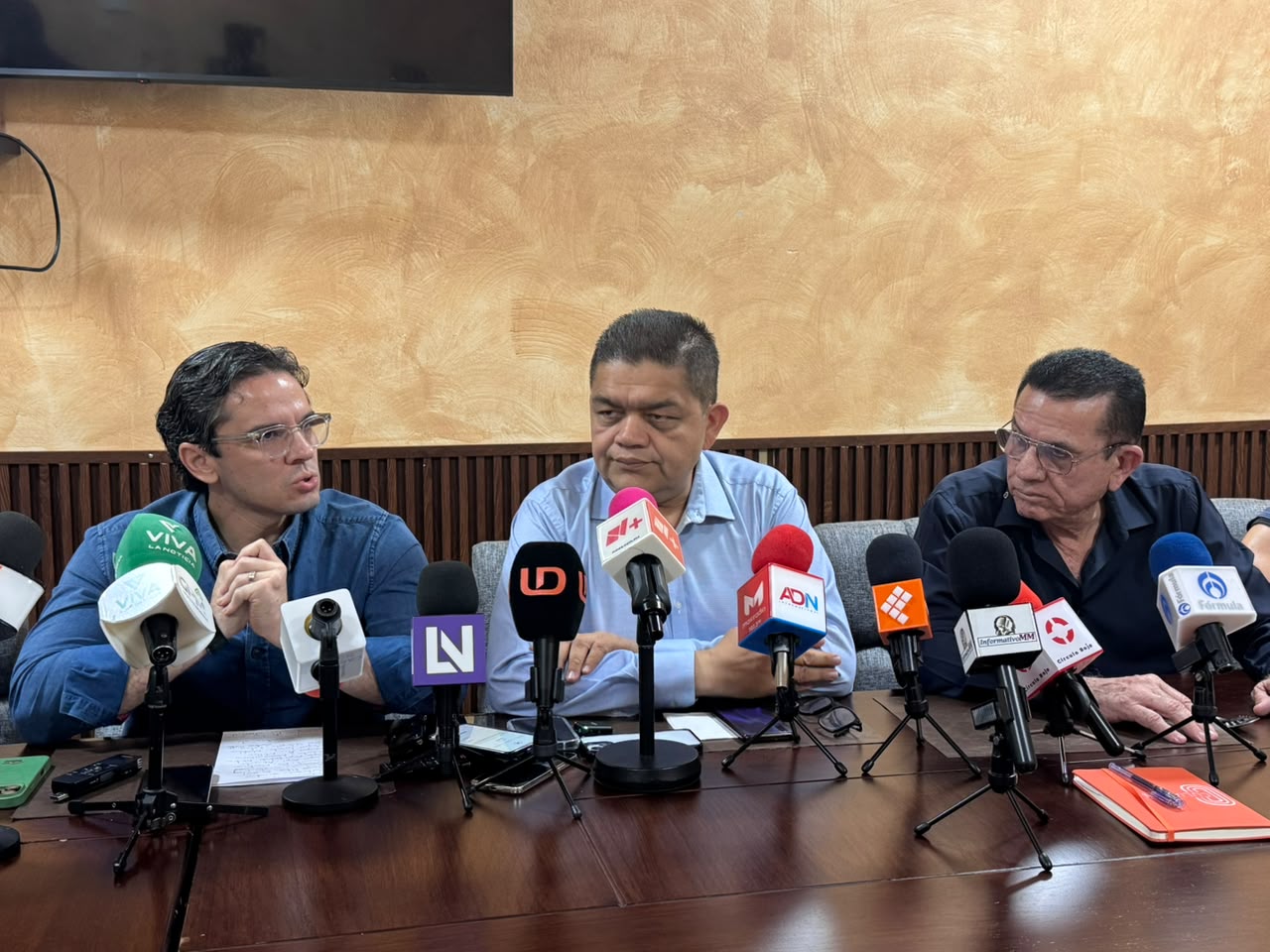 Empresarios de Adecem y Core 33