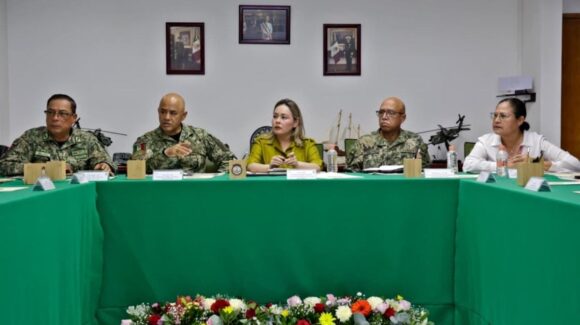 Encabeza la gobernadora Yeraldine Bonilla la Mesa de Seguridad en Mazatlán; reitera refuerzo con 2 mil elementos más