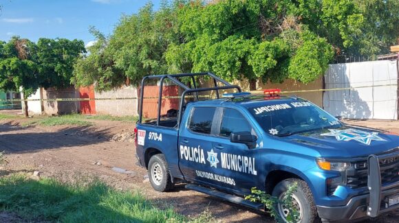 Localizan a un hombre sin vida en la colonia Primero de Mayo de Guamúchil; investigan las causas del deceso