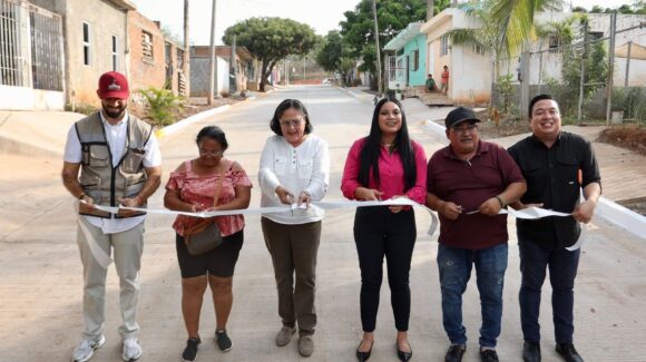 Entregan pavimentación integral de la calle Venustiano Carranza en la colonia Ejidal de Mazatlán