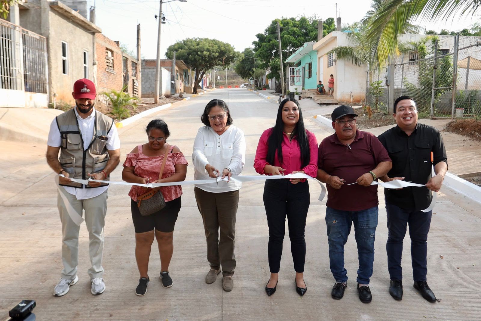 Enntregan calles en colonias de Mazatlán
