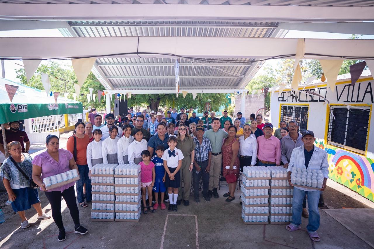 Entrega alcaldesa más de 2 mil litros de agua purificada en la sindicatura de Baila, en Culiacán