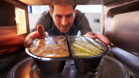 ¿Tus recetas salen crudas o quemadas? Antes de volver a usar el horno, conoce los errores que debes evitar