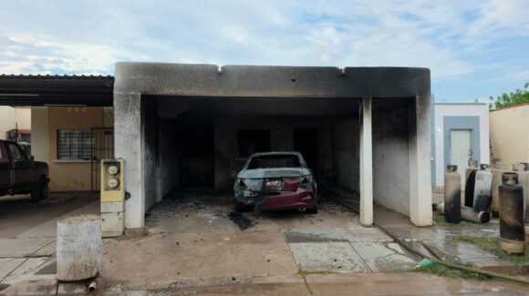 Explosión de tanques de gas provoca voraz incendio en vivienda de Valle Bonito; dos personas resultan lesionadas