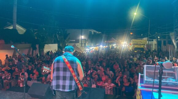 ¡Guasave vibró al ritmo de Vibra Radio! Miles abarrotan el tercer aniversario en un festival lleno de música, regalos y fiesta