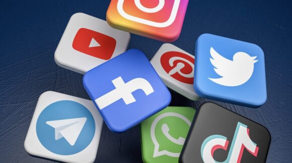 Francia prohibirá el uso de redes sociales a menores de 15 años; así será la nueva ley