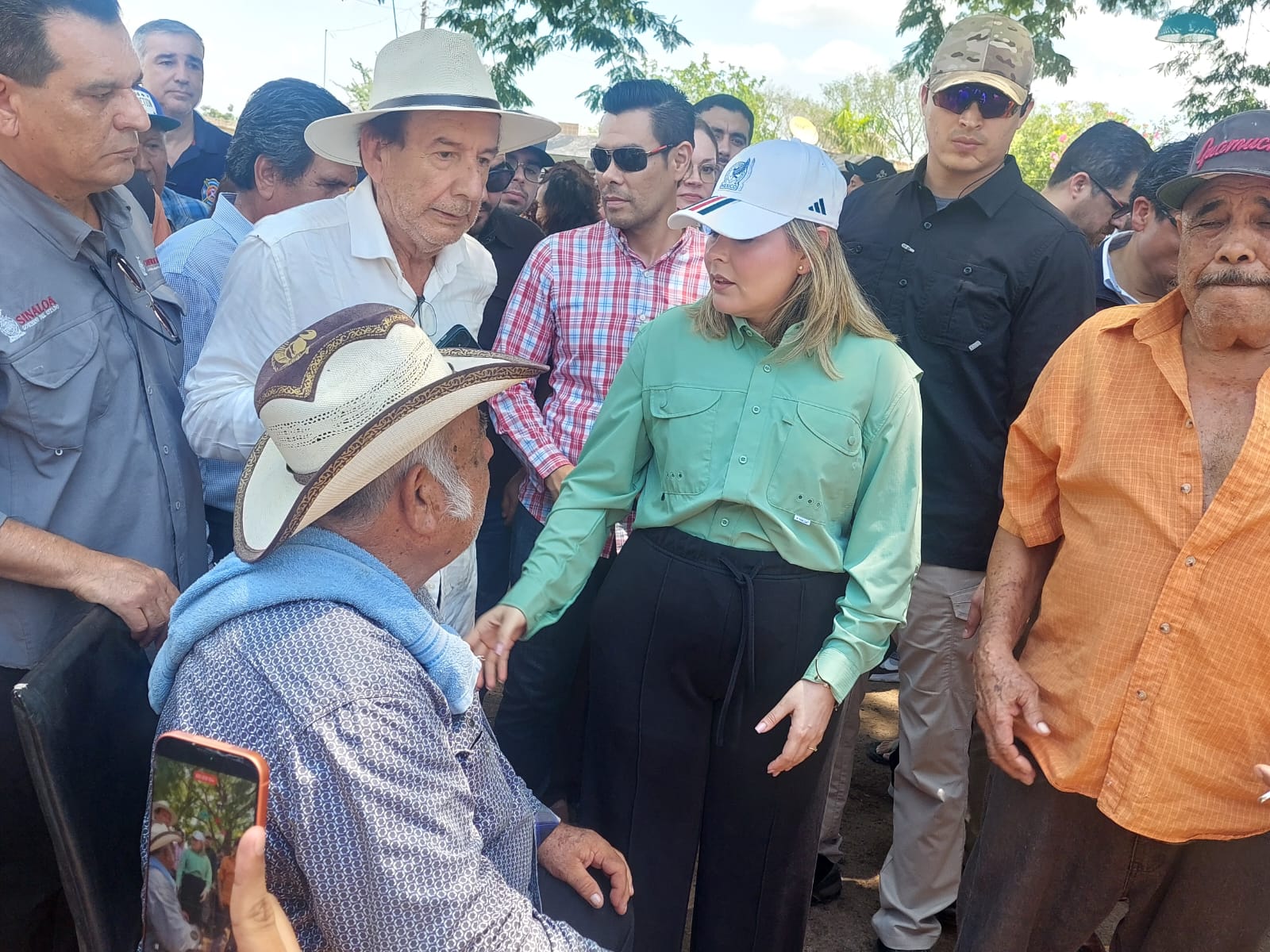Gobernadora recorre comunidades afectadas por lluvias