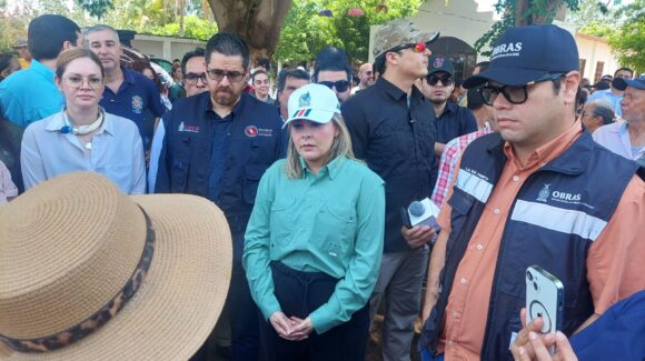 Gobernadora recorre comunidades afectadas por lluvias en Mocorito; inicia entrega de apoyos en El Progreso