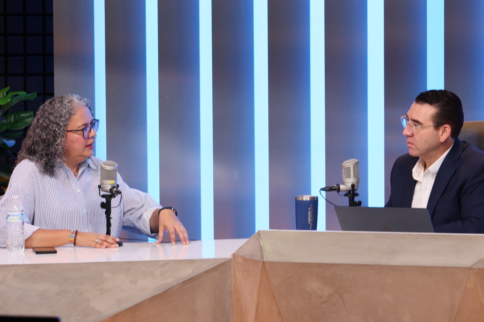 Graciela Domimguez en entrevista en Los Noticieristas