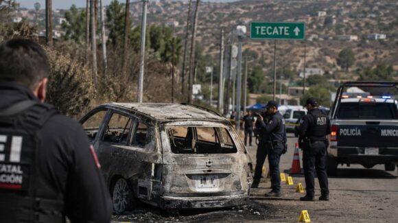 Hallaron incendiado el vehículo de los atacantes de la regidora en Tecate y su familia; la funcionaria y su hija están fuera de peligro en un hospital de EU