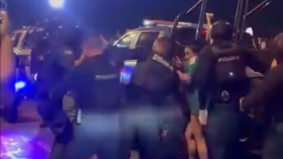 ¡Del festejo al caos! Hay detenidos tras los festejos por el triunfo de México en el malecón de Mazatlán, Sinaloa