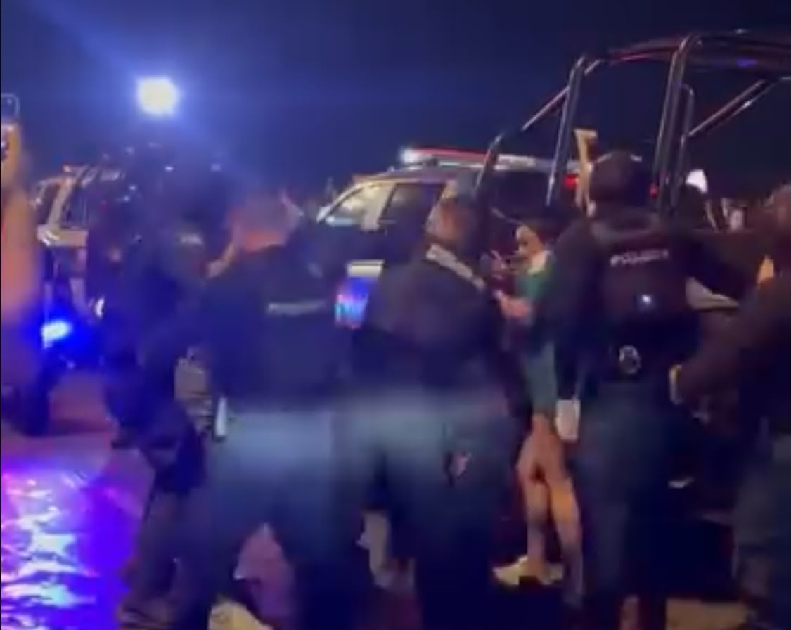 Hay detenidos tras los festejos por el triunfo de México en el malecón de Mazatlán, Sinaloa
