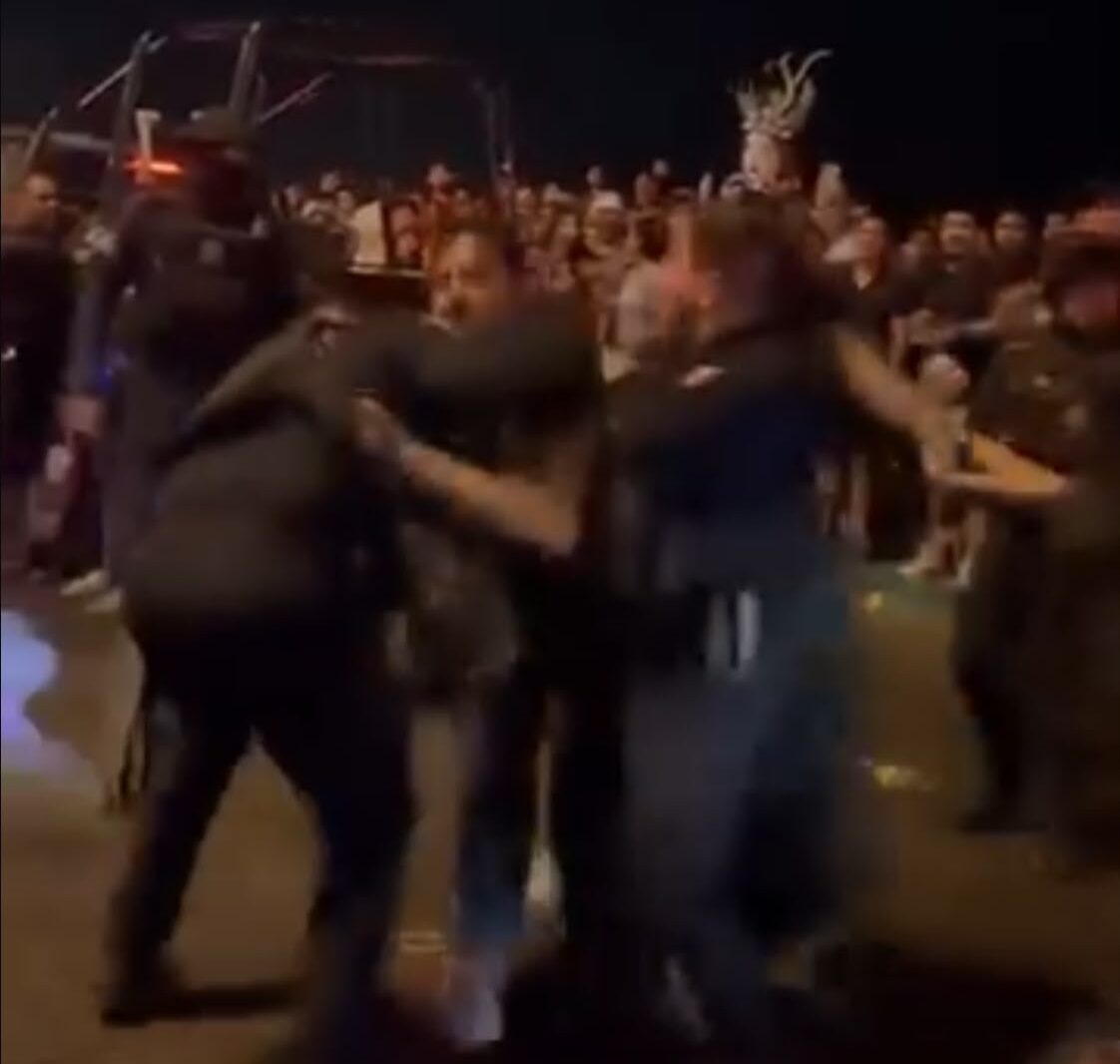 Hay detenidos tras los festejos por el triunfo de México en el malecón de Mazatlán, Sinaloa