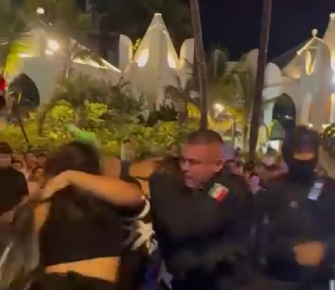 Hay detenidos tras los festejos por el triunfo de México en el malecón de Mazatlán, Sinaloa