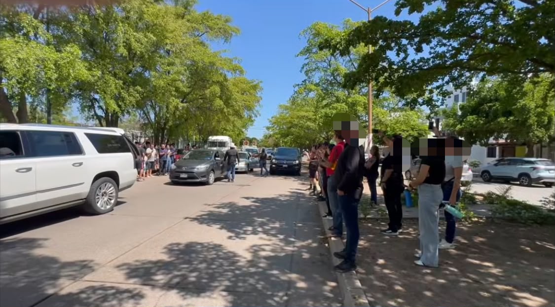 Homenaje de despedida a los hermanos desaparecidos en Mazatlán