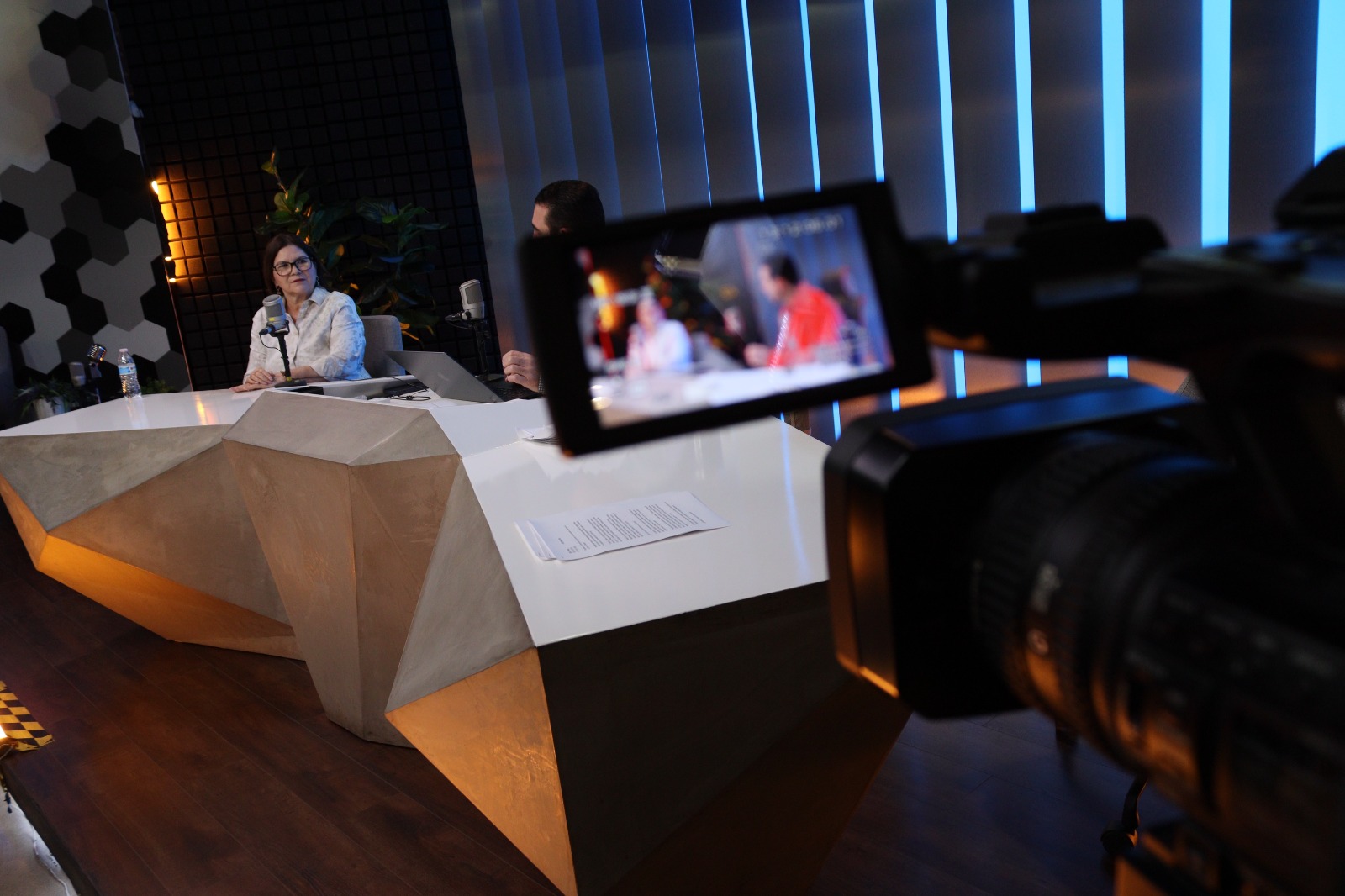 Imelda Castro en entrevista en Los Noticieristas