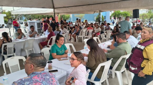 Atienden 66 solicitudes ciudadanas durante jornada “Contigo Mazatlán” en Infonavit Alarcón