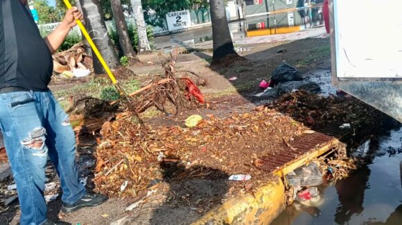 Brigadas municipales continúan labores de limpieza y vigilancia tras las lluvias en Mazatlán