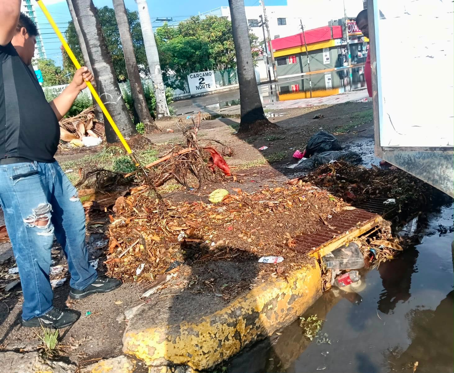 Limpieza de alcantarillas en Mazatlán