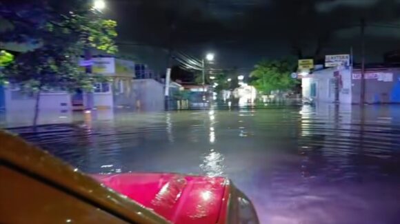 Por más de dos horas llueve intenso en Mazatlán, Sinaloa; esta mañana de lunes amanece el arroyo Jabalines al 100 por ciento: PC