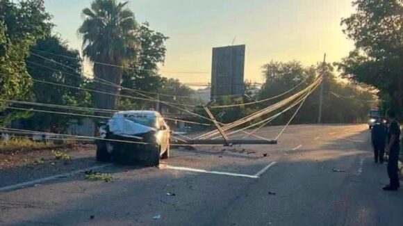 Muere taxista electrocutado tras accidente de tránsito en Navolato