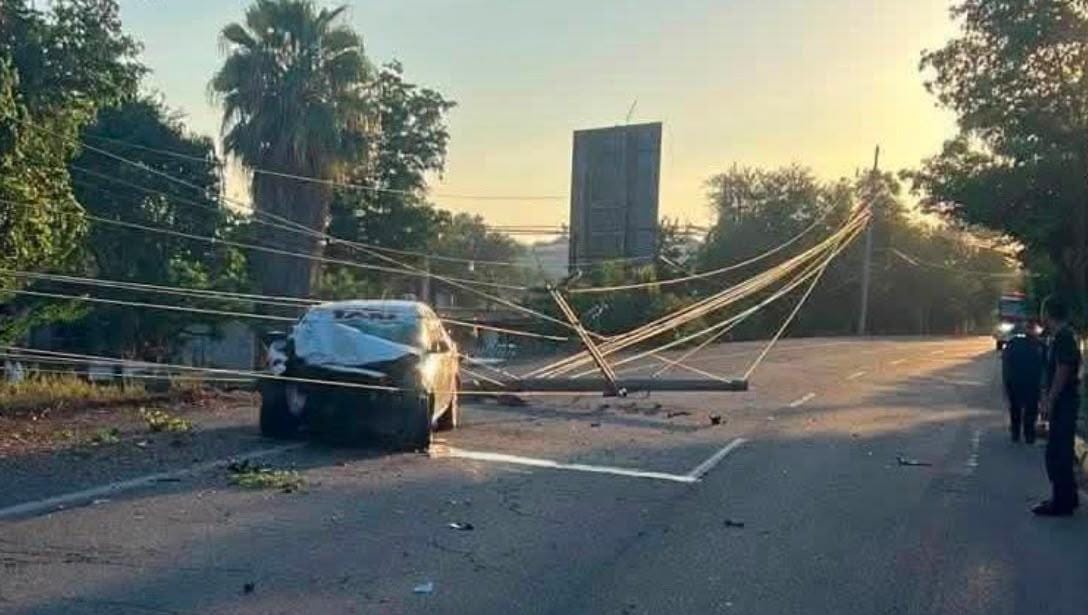 Muere taxista electrocutado tras accidente de tránsito en Navolato